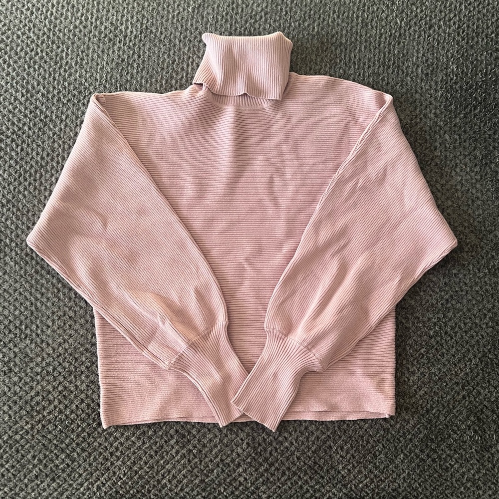 NWOT Mauve Ribbed Knit Turtleneck